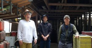 Theファーム上総介 - 杉谷亮さん（写真中央）